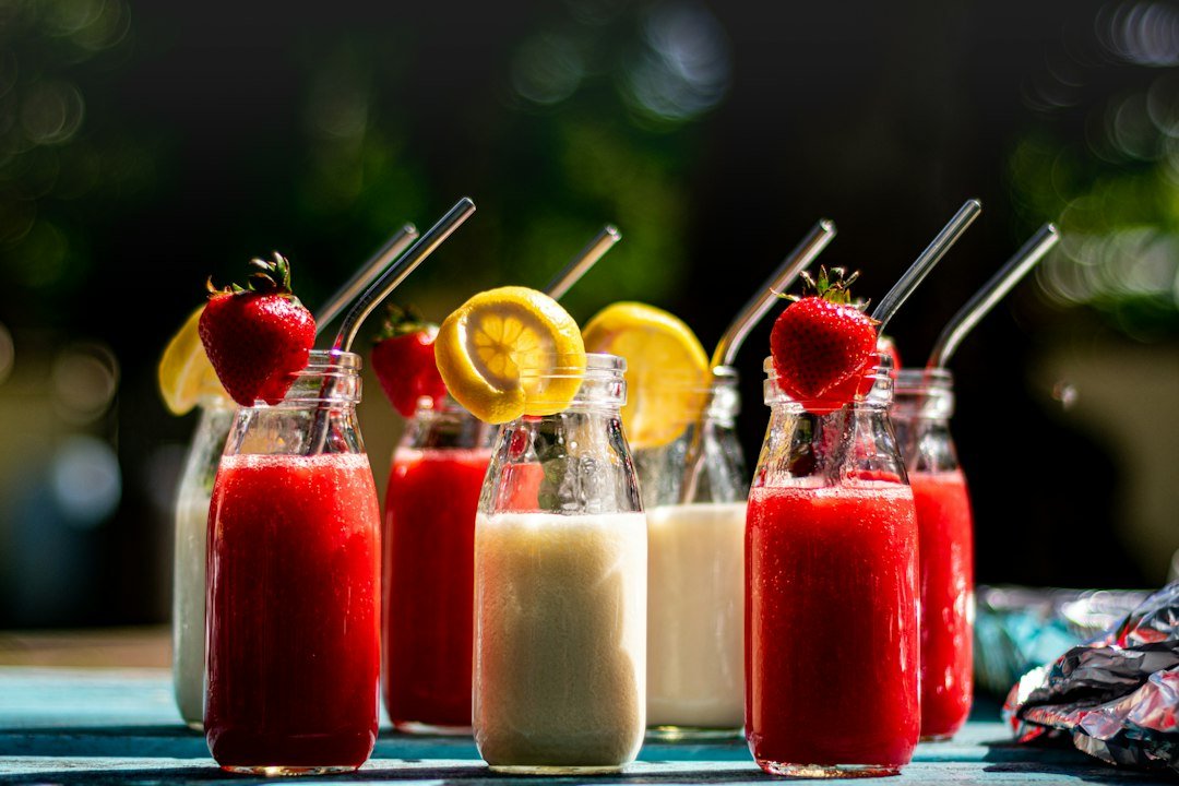 Mango Strawberry Swirl: A Two-Colour Café Drink